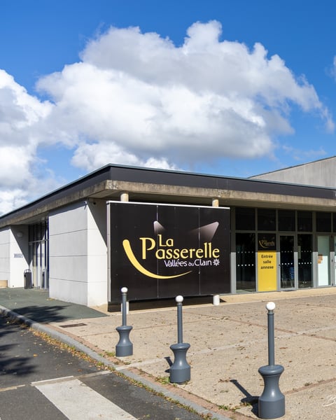 Entrée façade La Passerelle