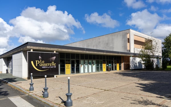 Entrée façade La Passerelle