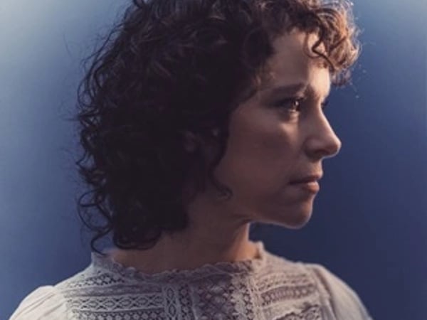 Emily Loizeau (piano solo)