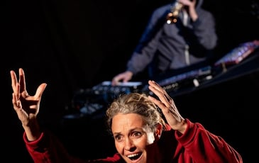 Une peau plus loin (La farouche Cie / Sabrina Chézeau)
