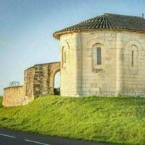 Visite d'une chapelle du XIIe siècle, vestige d'un prieuré fontevriste