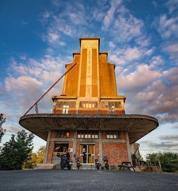 Visite commentée de l'ancien silo agricole de Monts-Sur-Guesnes