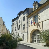 L'Hôtel Isaïe de Rochefort vous ouvre ses portes