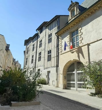 L'Hôtel Isaïe de Rochefort vous ouvre ses portes