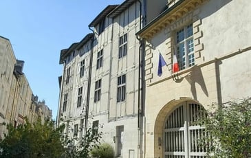 L'Hôtel Isaïe de Rochefort vous ouvre ses portes