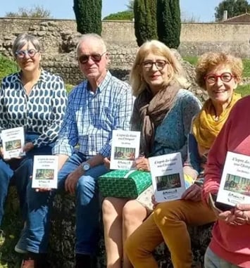 Vente des livres "L'Esprit des loisirs sous l'Antiquité : les thermes" et "Saintes, la Belle Histoire"