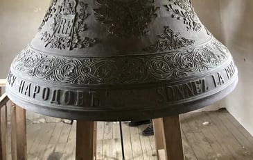 Découverte d'une cloche russe, offerte par le tsar Nicolas II, dans la Vienne