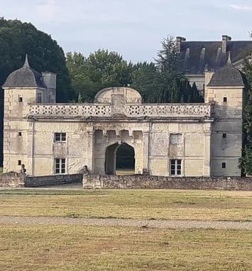 Visite guidée du château et du parc de Scorbé-Clairvaux
