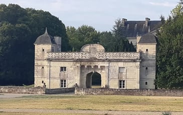 Visite guidée du château et du parc de Scorbé-Clairvaux